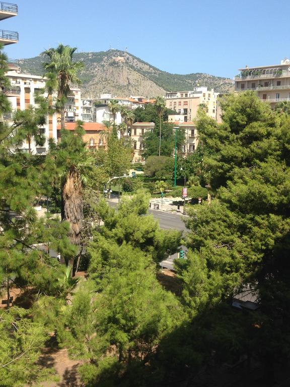 B&B Al Giardino Inglese Palermo Bagian luar foto